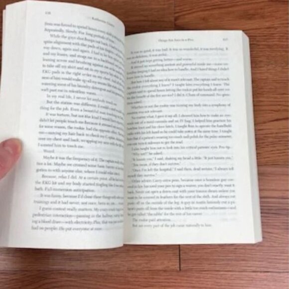 Free with Bundle! "Things you Save in a Fire" by Katherine Center - Picture 4 of 6